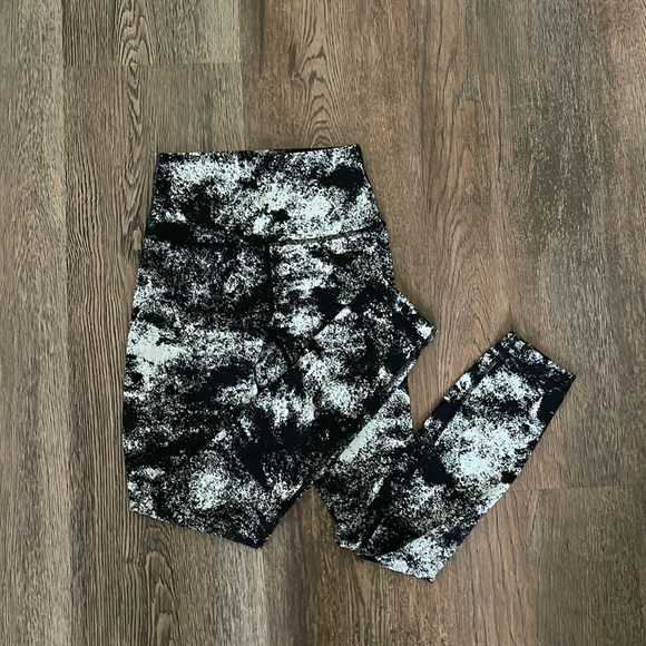 Lululemon Leggings - Picture 1 of 3